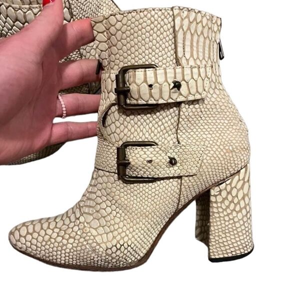 Freebird by Steven - Joey Ankle Booties in White Snake, Size 8 - Picture 5 of 11